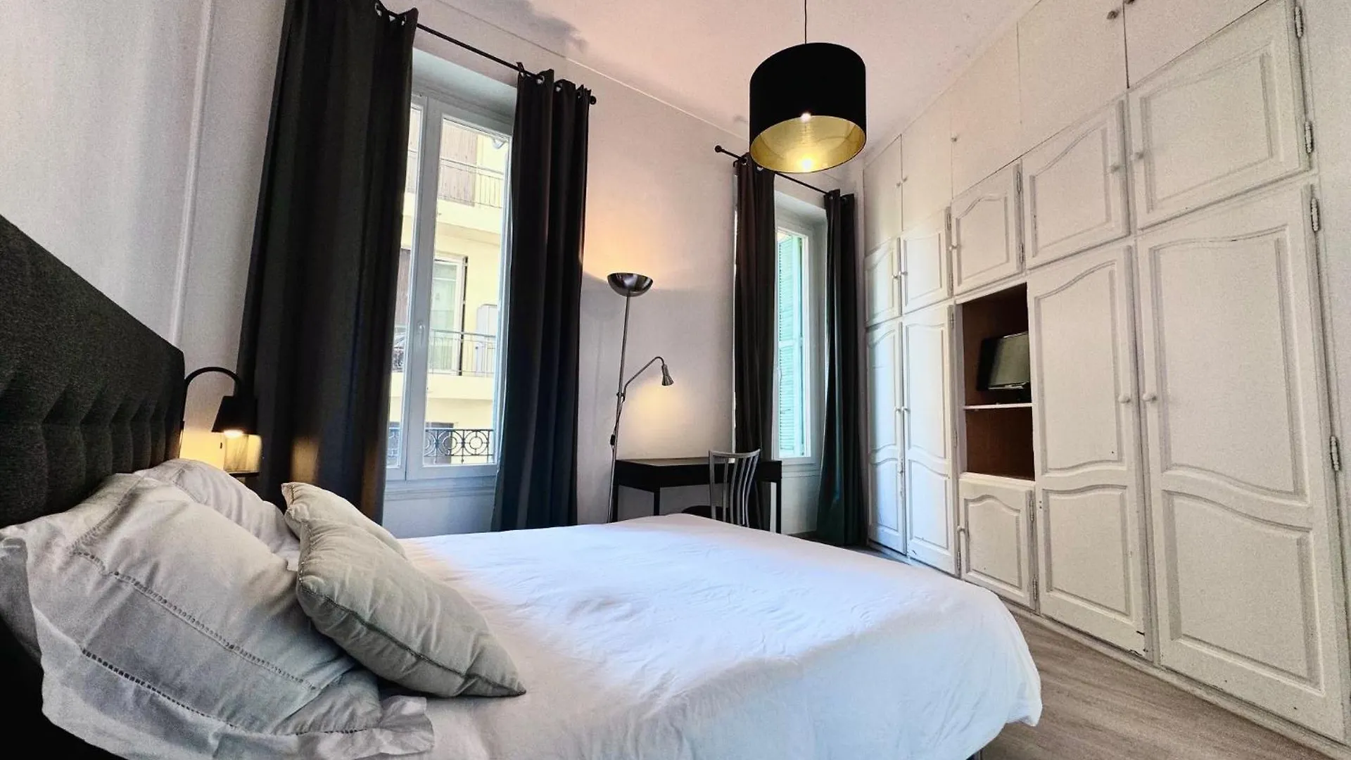 Apartment Aparthotel Riviera - Maison Alban - Old Port Nice France